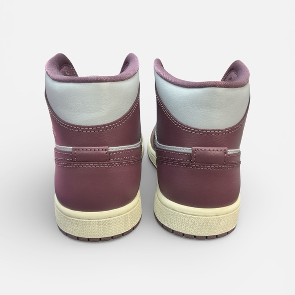 Nike Air Jordan 1 Mid-Woman’s - Picture 4 of 9